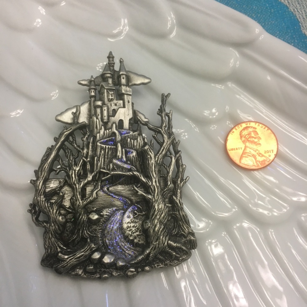 Vintage JJ Jonette jewelry castle brooch pin J102